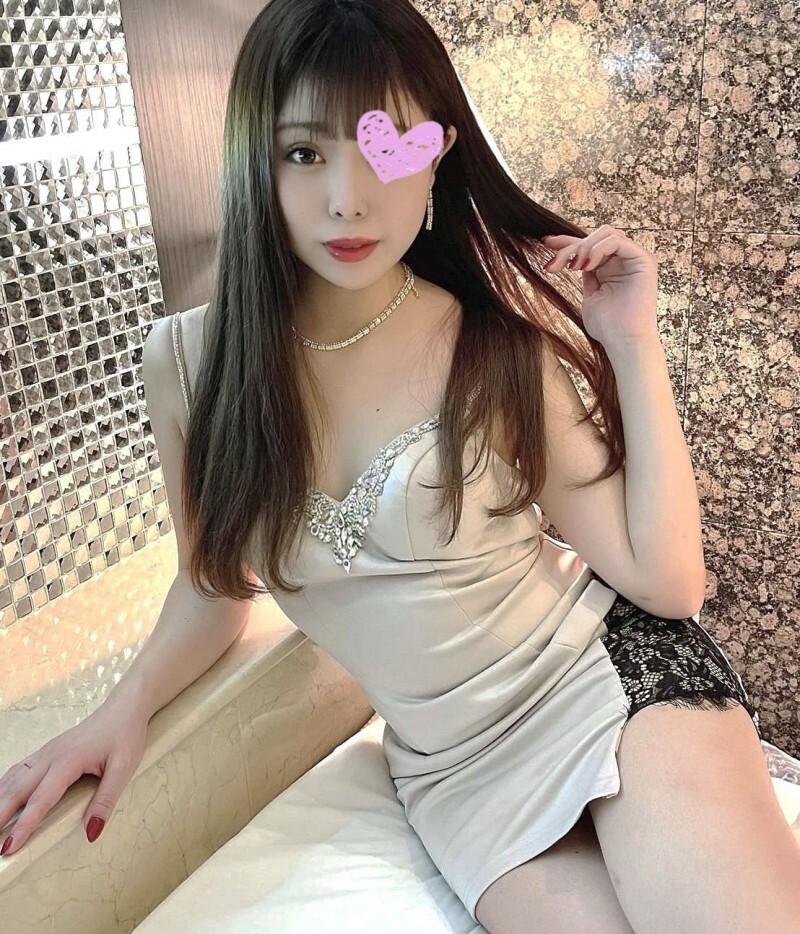 FC2-PPV-2405645: Updating – Misa hostess quyến rũ trong màn trình diễn gợi cảm